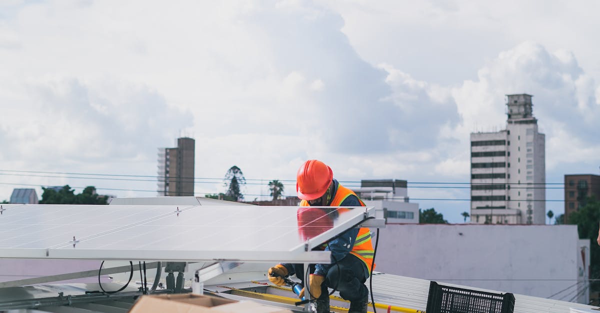 How to Clean Solar Panels Effectively